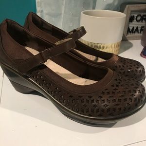 JBU Mary Jane memory foam
